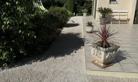 Remise en état d'une cour à Carpentras