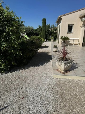 Remise en état d'une cour à Carpentras